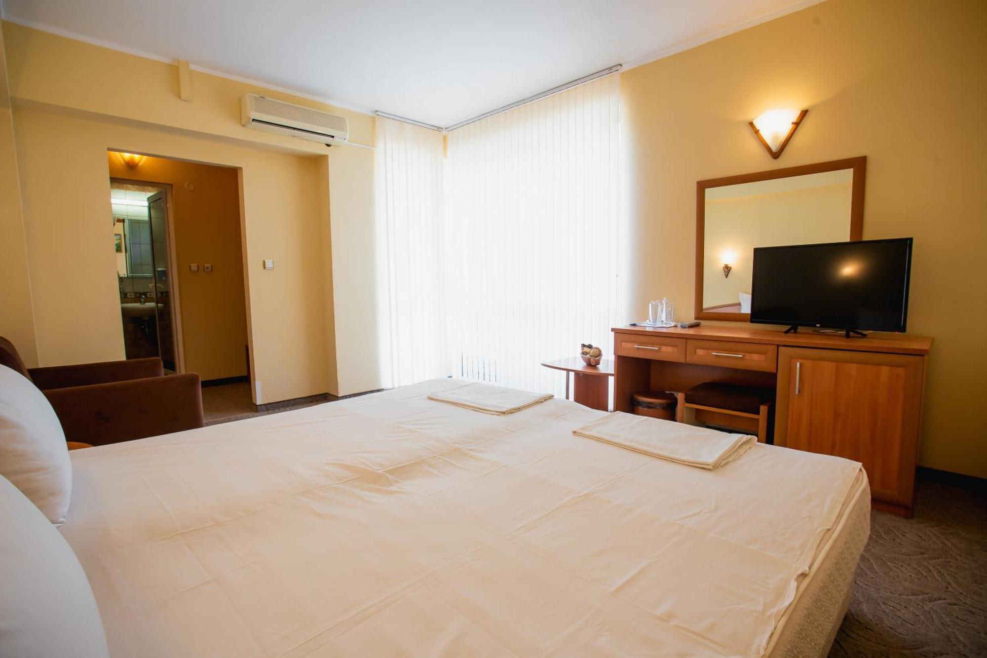 Hotel Dolphin Ravda Ngoại thất bức ảnh